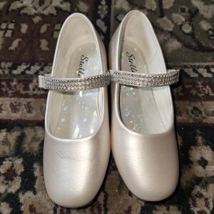 Stelle little girls dress shoes. Size 12